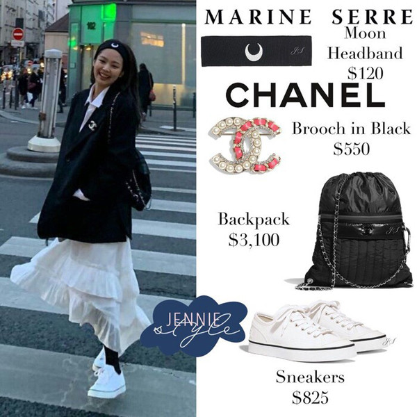 Hoặc bạn có thể học Jennie BlackPink phối băng đô với chân váy dáng dài cùng áo khoác. Diện mạo của bạn sẽ trở nên “kịch tính”, không còn nhàm chán.