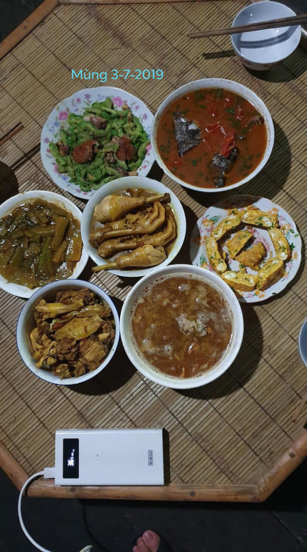 Thu Sao cũng giống như bao nhiêu người vợ khác “giữ lửa” gia đình bằng những món ăn hàng ngày.