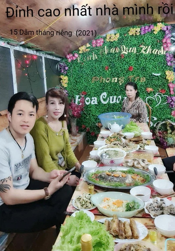 Đáp lại tâm huyết của vợ, Hoa Cương không ngại buông lời tán dương vợ “đỉnh của chóp”, “đỉnh cao nhất nhà mình rồi”.