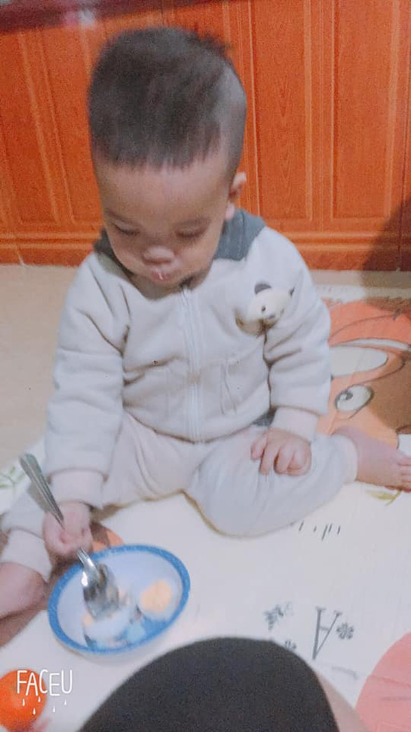 Bà mẹ này thừa nhận chỉ định cắt tí ti. Ai ngờ quá tay roẹt 1 cái thành trọc luôn.