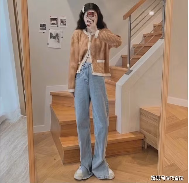 Nếu lo lắng về màu da, chị em nên chọn áo croptop tông màu tối. Nếu lo lắng về hình thể, bạn nên chọn croptop dáng suông. Kiểu dáng khác nhau sẽ đáp ứng nhu cầu khác nhau song đều có điểm chung là phù hợp với cô gái nhỏ nhắn.