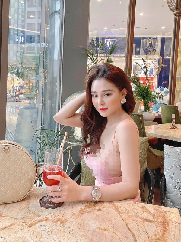 Lựa chọn nội y phù hợp đi kèm cũng rất cần lưu ý. Nó không chỉ giúp định hình vóc dáng mà còn giúp che chắn những vùng nhạy cảm trên cơ thể.