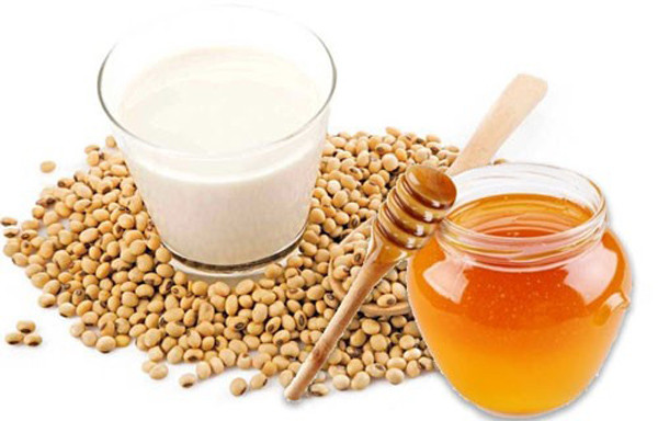 Không những thế, khoáng chất, protein thực vật, axit hữu cơ trong đậu phụ nếu kết hợp với enzym trong mật ong sẽ xảy ra phản ứng sinh hóa bất lợi cho sức khỏe.