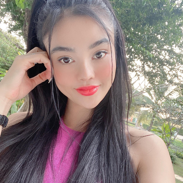 Julia Hồ khá mê mẩn các phương pháp làm đẹp trên bởi hiệu quả, hồi phục nhanh. Với những người đi làm không ảnh hưởng nhiều, chi phí cũng không quá “chát”.