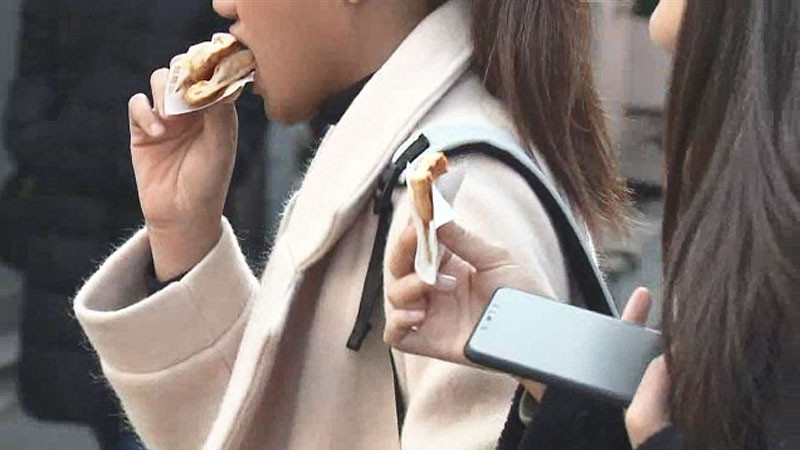 Tuy nhiên các nghiên cứu đã chỉ ra rằng việc ăn quá nhanh, không nhai kỹ, vừa ăn vừa hoạt động sẽ ảnh hưởng trực tiếp đến hệ tiêu hóa, khiến dạ dày phải làm việc gấp đôi, tăng xác suất béo phì. Cách ăn này còn ảnh hưởng đến việc hấp thụ các chất dinh dưỡng có trong thực phẩm.