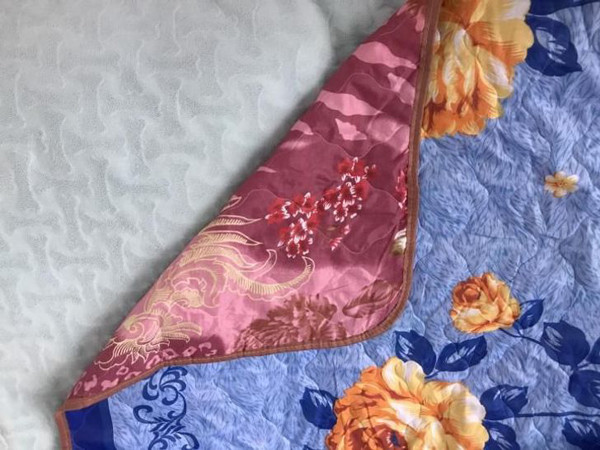 Ga trải giường. Ước tính, mỗi ngày trung bình một người thải ra tế bào chết đủ nuôi tới 1,5 triệu mạt bụi ở ga giường. Ngoài việc vệ sinh, thay mới định kì cũng là cách bảo vệ sức khỏe cho chính bạn.