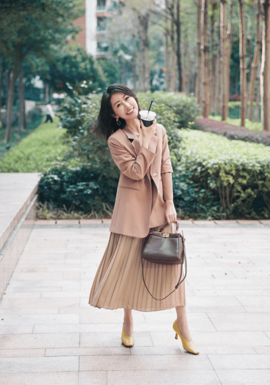 Không chỉ có tính ứng dụng cao, cách phối đồ của gái Nhật còn thích hợp với chị em dao động trong độ tuổi từ 20-50. Phong cách này thậm chí xuất hiện trên hầu hết các tạp chí như More, Oggi, Balila và Classy của xứ sở mặt trời mọc.