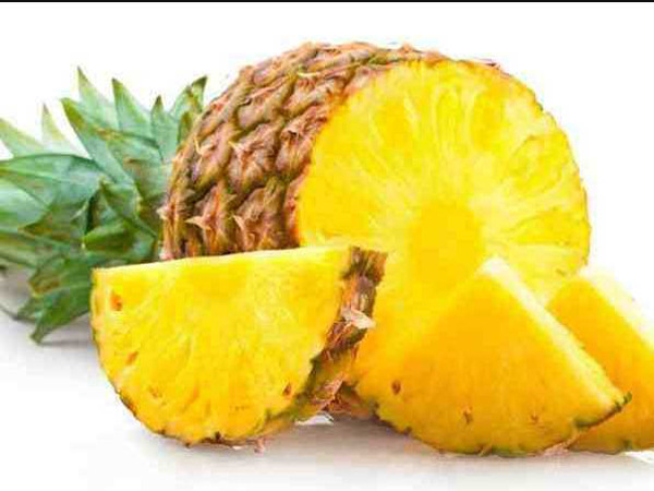 Tuy nhiên, dứa lại là loại quả không nên ăn buổi tối. Ngoài những chất có lợi, dứa còn chứa glycoside và nito. Ăn quá nhiều sẽ khiến người dùng đau đầu. Nghiêm trọng hơn, bạn có thể xuất hiện triệu chứng đau bụng, nôn mửa, ngứa ran chân tay và đầu lưỡi. Những điều này khó có thể đảm bảo chất lượng giấc ngủ về đêm.