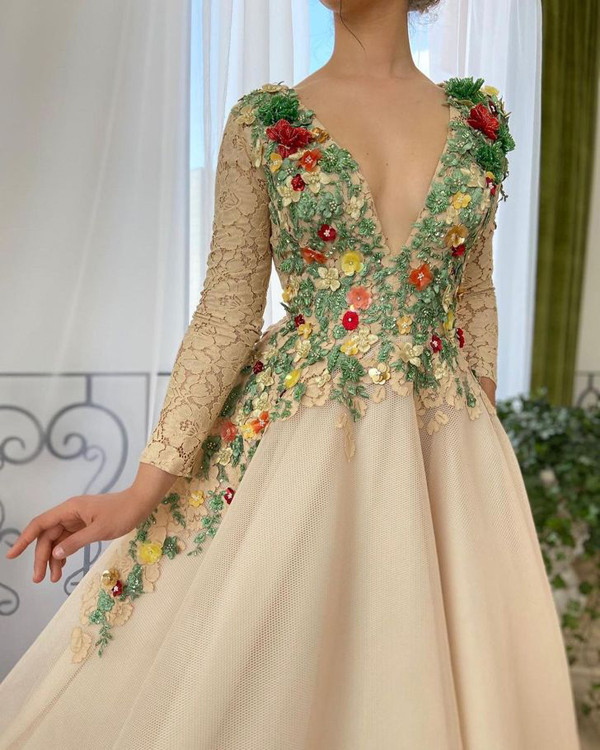 Sự chuyên nghiệp, những thiết kế đẹp như cổ tích nhanh chóng được nhiều người ưa thích. Teuta bắt đầu nhận những đơn hàng nhỏ. Sự bền bỉ của cả ekip dần nâng tầm cho xưởng sản xuất trở thành một thương hiệu có tiếng.