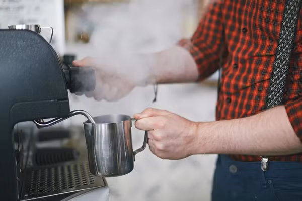 Rất may, nữ lập trình viên phát hiện bệnh sớm nên được điều trị kịp thời. Thông qua trường hợp của Vương, bác sĩ nhấn mạnh nấc cụt xảy ra sau ăn có thể do khó tiêu hoặc tình trạng đầy hơi. Tuy vậy, ung thư dạ dày cũng có thể gây nên.