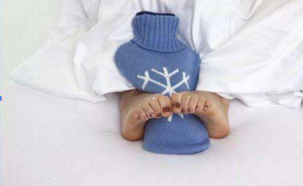  Tay chân ấm áp. Mùa đông, nhiều người mặc áo dày song vẫn cảm thấy không đủ ấm. Điều này không đơn thuần do lượng quần áo mặc trên người. Rất nhiều trường hợp tay chân lạnh bắt nguồn từ vấn đề ở thận.