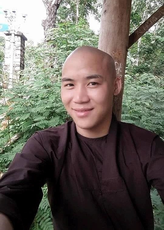 Than the be trai 11 tuoi ruom mau, lo loet vi bi thay chua danh dap da man-Hinh-6