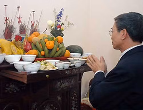 Le cung ram thang Gieng cau binh an nam moi