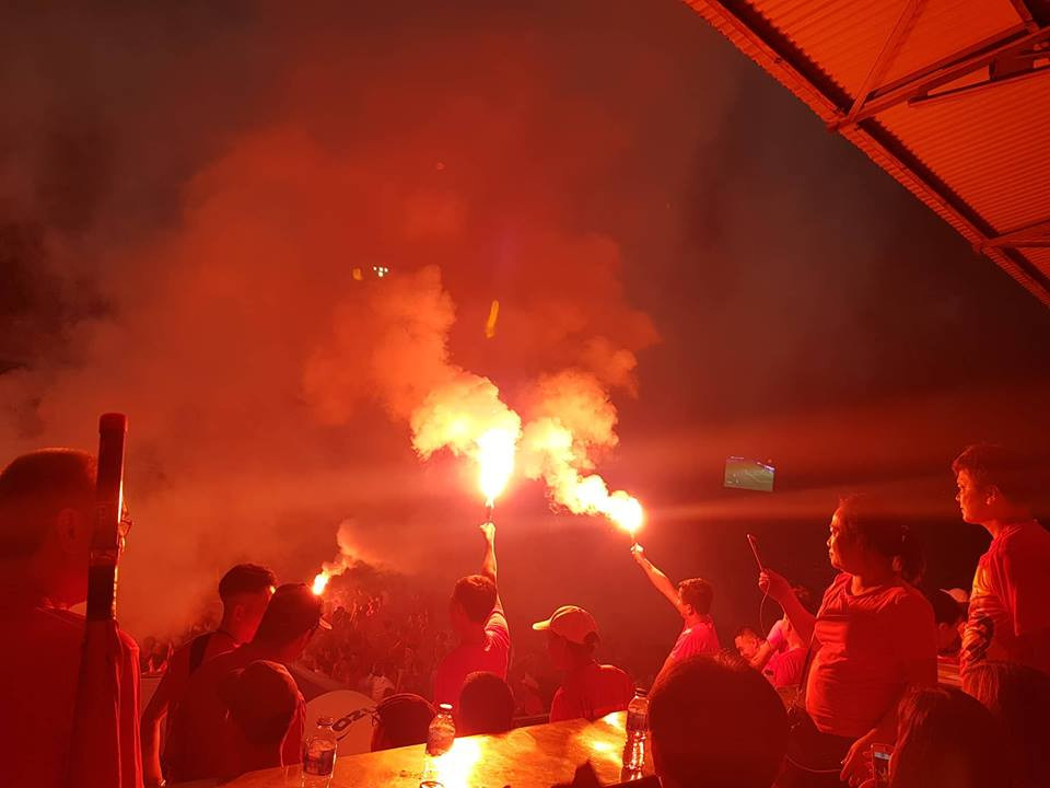 Bo Van Toan vo oa cam xuc khi chung kien con ghi ban dua Viet Nam vao ban ket Asiad-Hinh-4