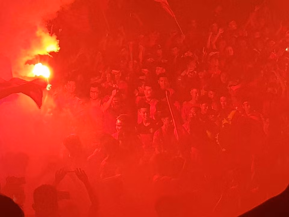 Bo Van Toan vo oa cam xuc khi chung kien con ghi ban dua Viet Nam vao ban ket Asiad-Hinh-8