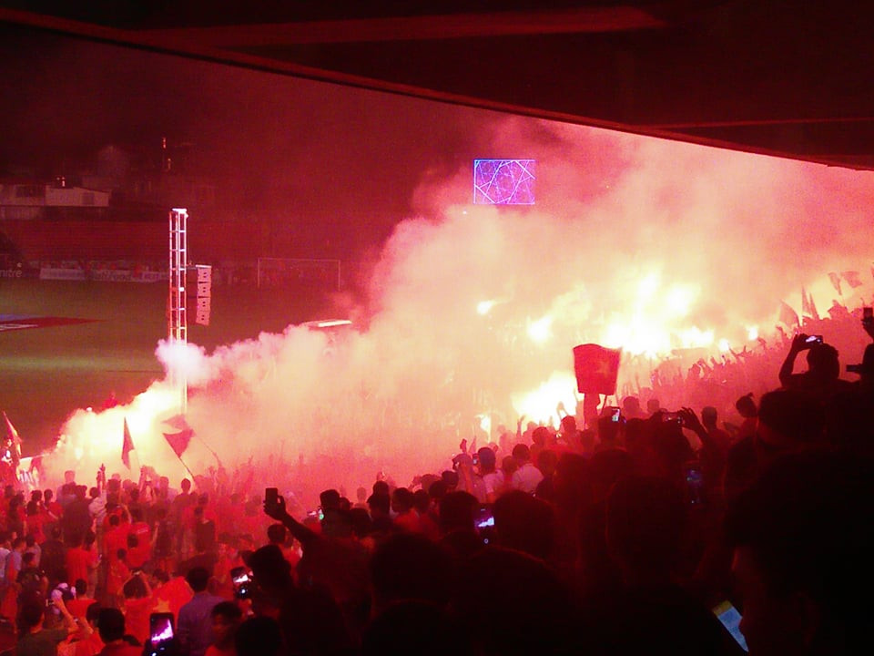 Bo Van Toan vo oa cam xuc khi chung kien con ghi ban dua Viet Nam vao ban ket Asiad-Hinh-10