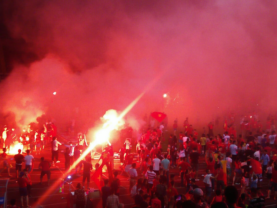 Bo Van Toan vo oa cam xuc khi chung kien con ghi ban dua Viet Nam vao ban ket Asiad-Hinh-7