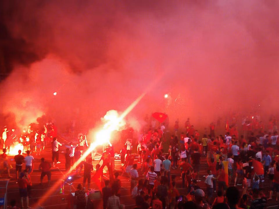 Bo Van Toan vo oa cam xuc khi chung kien con ghi ban dua Viet Nam vao ban ket Asiad-Hinh-7