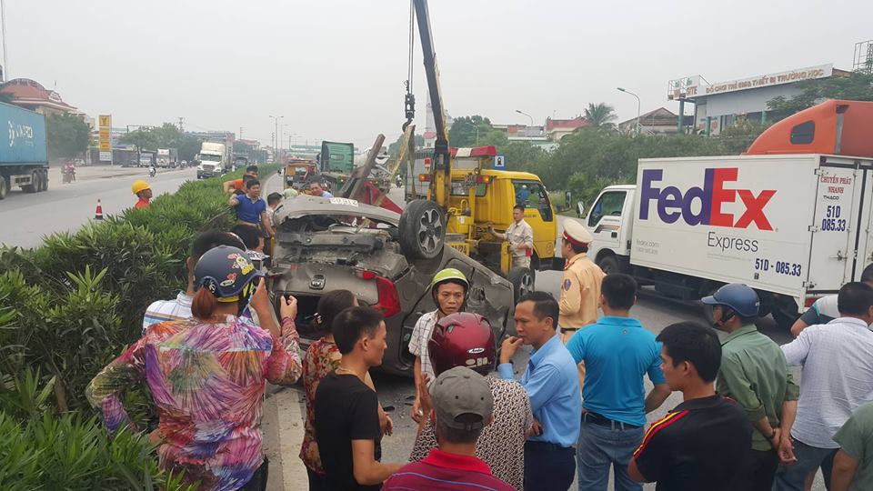 Thông tin ban đầu về vụ tai nạn xe container tông ô tô, vào khoảng 10h30 trưa ngày 10/8, khi lưu thông trên quốc lộ 5 theo hướng Hà Nội – Hải Phòng (đối diện Công ty TNHH Hòa An, thuộc phường Cẩm Thượng, TP Hải Dương, tỉnh Hải Dương), ô tô Kia Morning BKS 34A- 215.62 đã va chạm với chiếc xe container chạy cùng chiều.