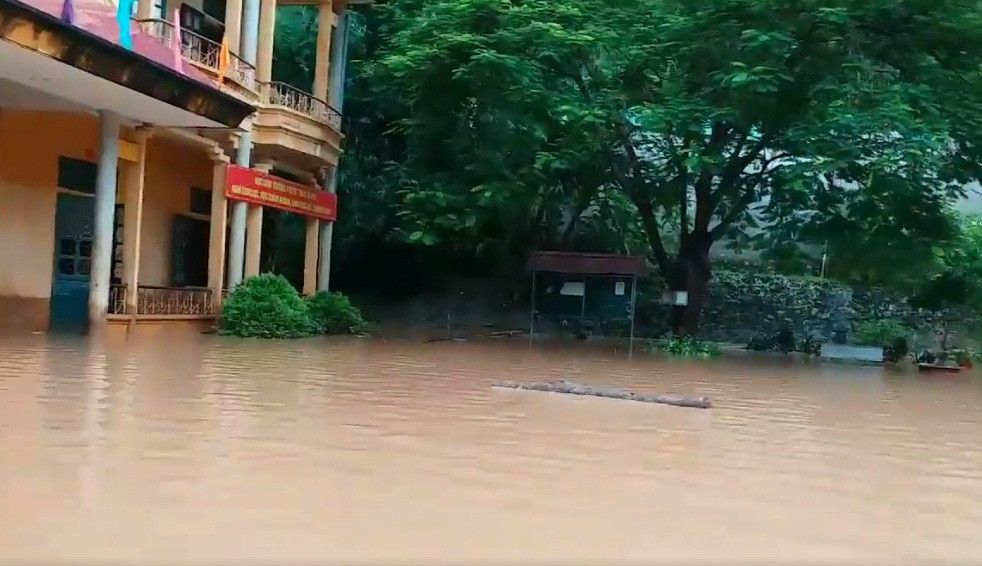 Hoa Binh: Sat lo dat do mua lu, chau be 2 tuoi tu vong