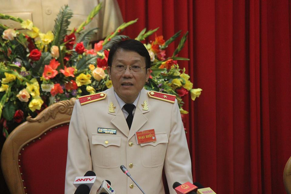 Bo Cong an bo cap tong cuc, giam gan 60 cuc, 300 cap phong