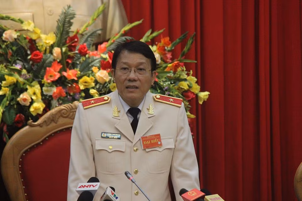 Bo Cong an bo cap tong cuc, giam gan 60 cuc, 300 cap phong