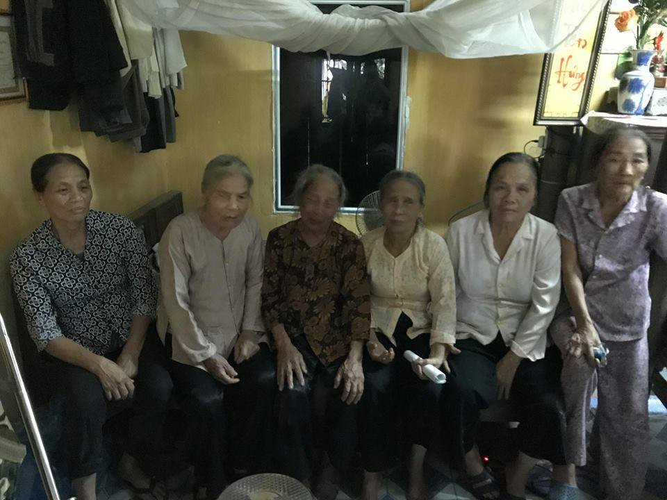 Những người thân đau đớn khi vụ án xảy ra.
