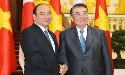 Thủ tướng Nguyễn Xuân Phúc và Chủ tịch Hạ viện Nhật Bản Oshima Tadamori.