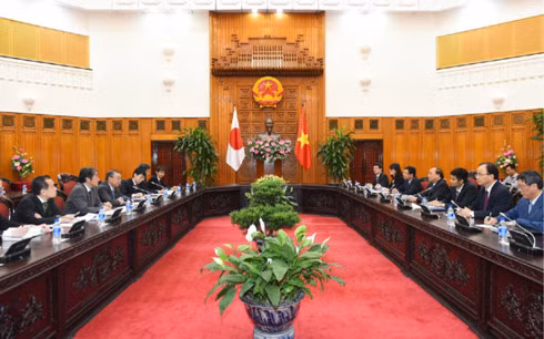 Thủ tướng đề nghị Ngài Oshima Tadamori và Quốc hội Nhật Bản tiếp tục ủng hộ, hỗ trợ ODA cho Việt Nam trong thời gian tới.