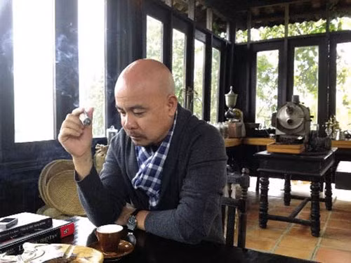 Trong buổi xét xử sơ thẩm vụ tranh chấp giữa các thành viên trong Tập đoàn Cà phê Trung Nguyên gần đây, Tòa án Nhân dân TP.HCM đã hủy bỏ quyết định miễn nhiệm chức vụ Phó tổng giám đốc thường trực của bà Thảo (vợ) do ông Đặng Lê Nguyên Vũ (chồng) ký ban hành vào khoảng giữa tháng 4/2015 với tư cách là Chủ tịch HĐQT của công ty. Ảnh: Lao động.