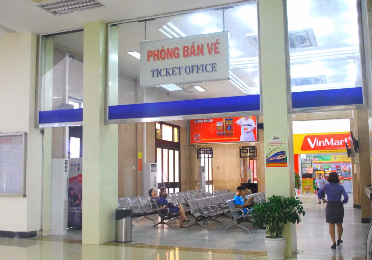 Sau khi hòa bình lập lại, ga được sửa sang, xây dựng lại trên nền phong cách kiến trúc Pháp có sự hài hòa giữa phong cách hiện đại và cổ điển.