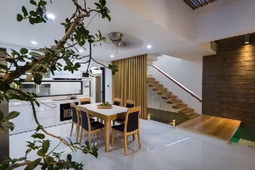 Bàn ăn gỗ đơn giản nhưng sang trọng. Ảnh: Freshome.