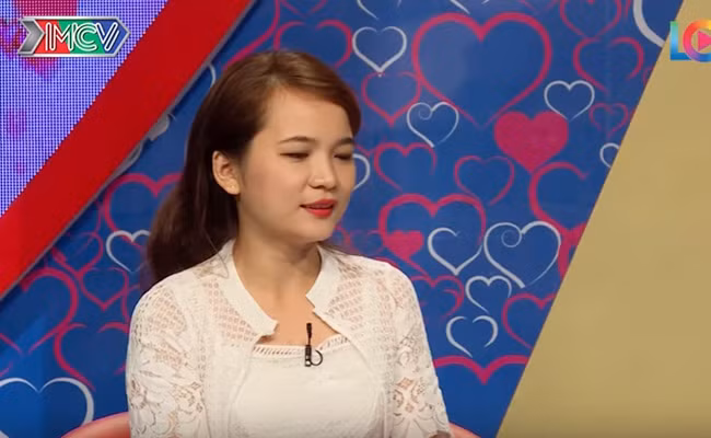 Cô nàng hiện đang là giáo viên dạy tiếng Việt cho người nước ngoài và sở hữu một công ty riêng, kinh doanh thiết bị y tế do mình tự mở ra và quản lý. Điểm mạnh của Bích Ngọc là “quá tự lập” và cô cho rằng, đó cũng chính là điểm yếu bởi, “con gái mà bận rộn và cá tính mạnh quá thì bạn trai không thích".