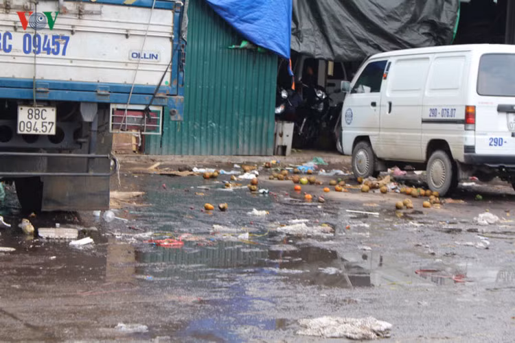 Cuối năm 2014, chợ Long Biên đã được đầu tư để cải tạo, nâng cấp; Tuy nhiên, vấn đề ô nhiễm môi trường tại khu chợ đầu mối vẫn chưa được khắc phục.