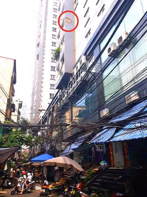 Hoang hon tuong chung cu Song Hong Park View bong troc, roi trung bot dien