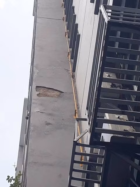 Hoang hon tuong chung cu Song Hong Park View bong troc, roi trung bot dien-Hinh-4