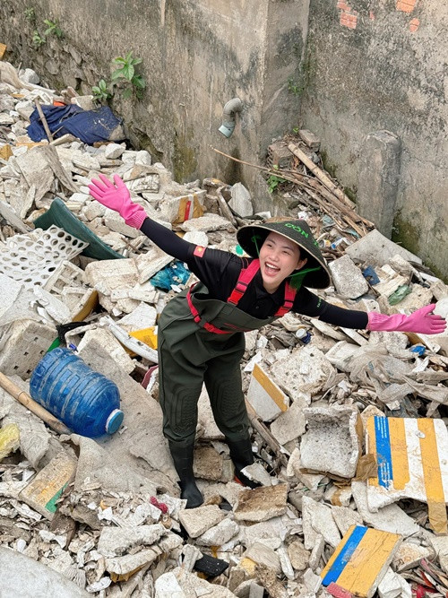Sau ánh hào quang sân khấu, Phương Mỹ Chi tích cực tham gia các hoạt động thiện nguyện. Ảnh: FB Phương Mỹ Chi.