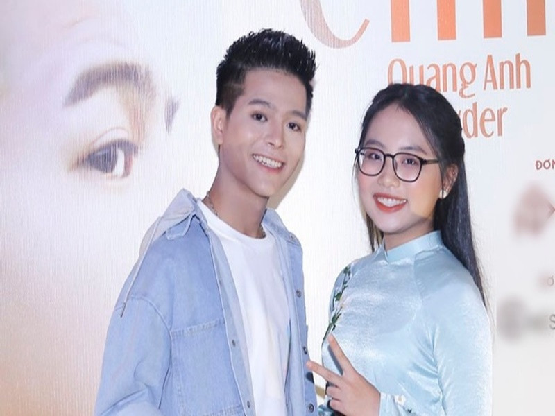 Từng là đối thủ của nhau ở Giọng hát Việt nhí 2013, Phương Mỹ Chi và Quang Anh Rhyder hiện tại giữ mối quan hệ tốt đẹp. Quang Anh Rhyder chia sẻ trên Saostar, càng lớn anh và Phương Mỹ Chi càng hiểu được nhiều thứ về nhau. Nếu có sự so sánh giữa hai người, Quang Anh thấy mừng cho thành công của Phương Mỹ Chi. Ảnh: Saostar.