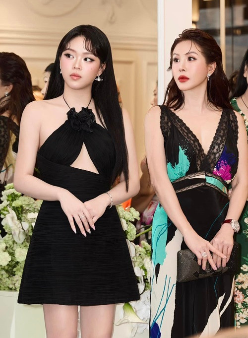 Con gái Thu Hoài năm nay 25 tuổi, xinh đẹp không thua kém hot girl.