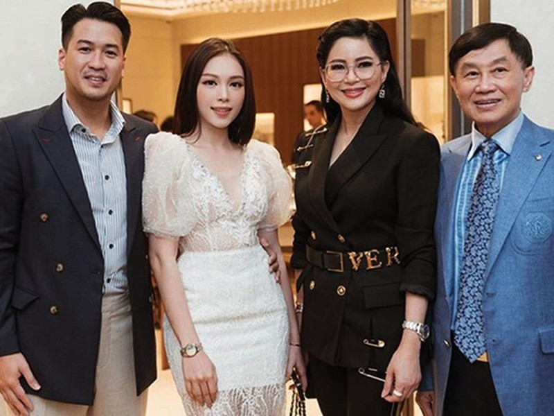 Mẹ chồng Tăng Thanh Hà sở hữu vẻ đẹp mặn mà, sang trọng ở tuổi 55. Ảnh: Phụ Nữ Việt Nam.