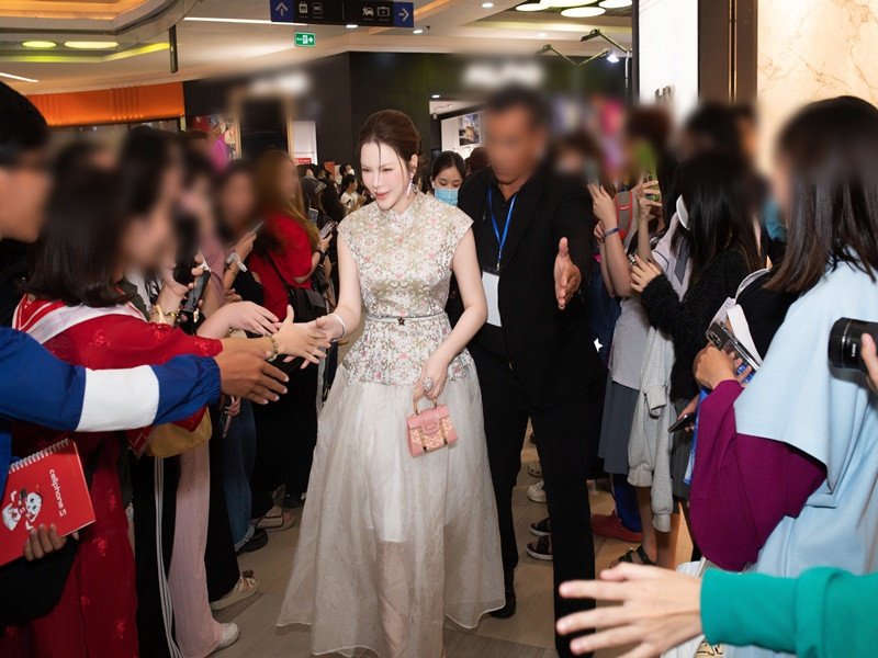 Dịp Valentine 2025, nữ diễn viên chia sẻ: "Mình công khai luôn là mình có bồ từ 10 năm trước, còn giờ chưa có nha".