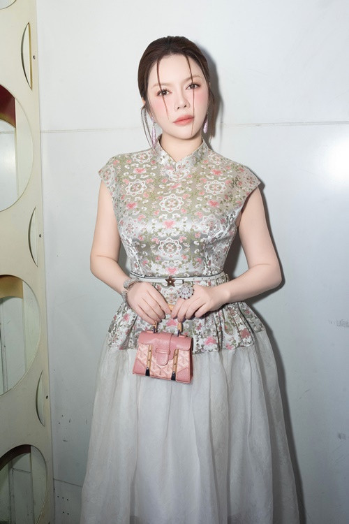 Ít ngày trước, tham dự đám cưới của Vũ Cát Tường, người đẹp bị tung hình ảnh "dìm hàng".