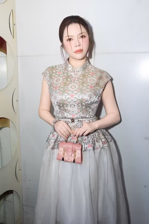 Ít ngày trước, tham dự đám cưới của Vũ Cát Tường, người đẹp bị tung hình ảnh "dìm hàng".