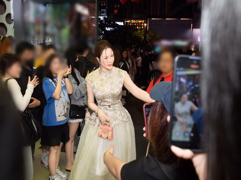 Lý Nhã Kỳ độc thân dù xinh đẹp, giàu có, nổi tiếng.