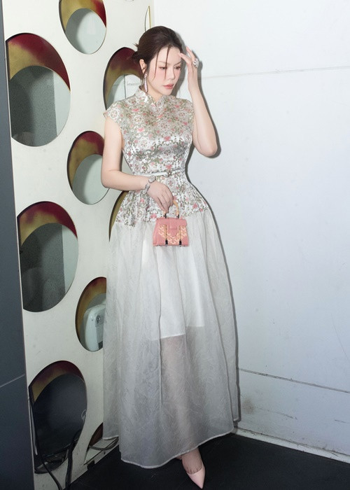 Lý Nhã Kỳ khoe vẻ đẹp không tỳ vết sau nghi vấn xuống sắc.