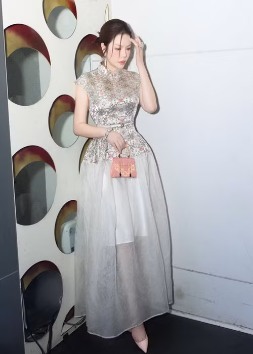 Lý Nhã Kỳ khoe vẻ đẹp không tỳ vết sau nghi vấn xuống sắc.