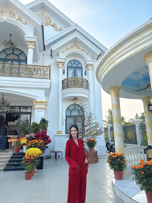 Mỗi khi về quê nhà Tiền Giang, Phan Thị Mơ sống trong biệt thự 10 tỷ.