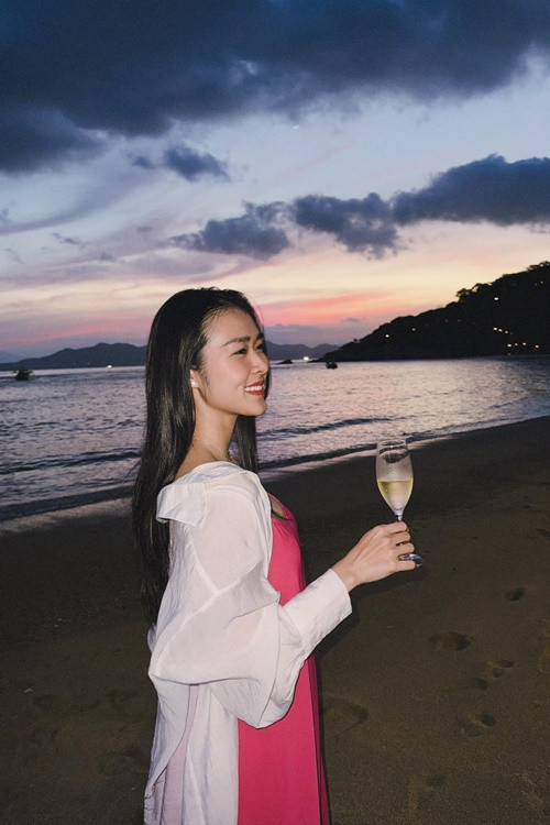 Năm 2022, trong cuộc phỏng vấn với Vietnamnet, Diệp Bảo Ngọc cho biết, cô và bạn trai yêu nhau 6 năm. Thời điểm Diệp Bảo Ngọc ly hôn, cô và bạn trai chỉ là bạn bè. Ảnh: FB Diệp Bảo Ngọc.