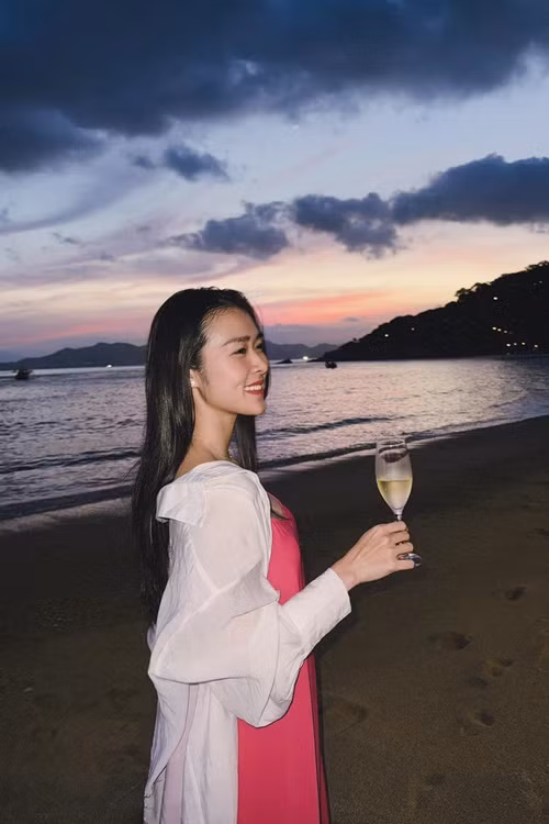 Năm 2022, trong cuộc phỏng vấn với Vietnamnet, Diệp Bảo Ngọc cho biết, cô và bạn trai yêu nhau 6 năm. Thời điểm Diệp Bảo Ngọc ly hôn, cô và bạn trai chỉ là bạn bè. Ảnh: FB Diệp Bảo Ngọc.