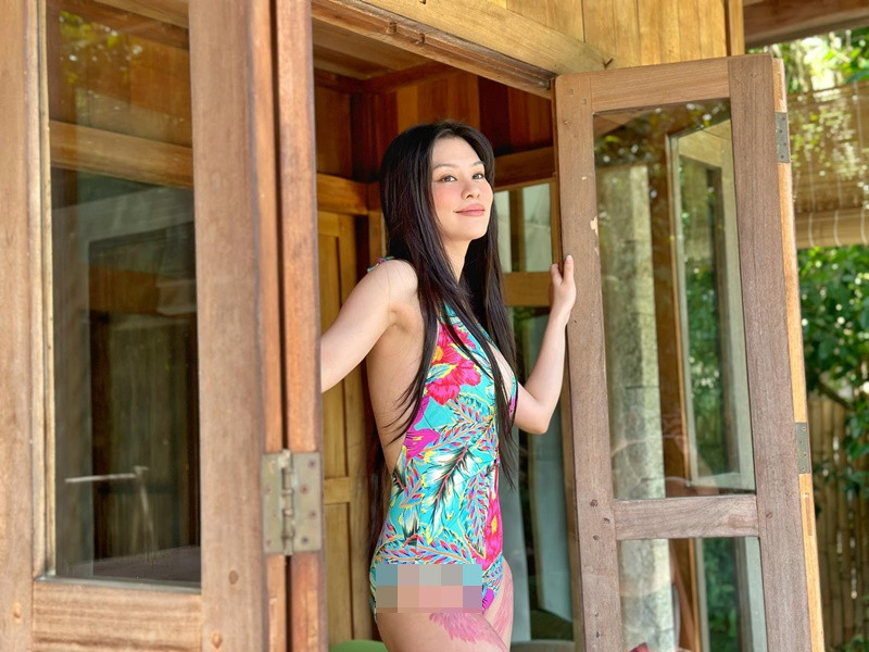 Nữ ca sĩ Bùi Lan Hương sở hữu hình xăm đôi cánh thiên thần ấn tượng ở đùi.